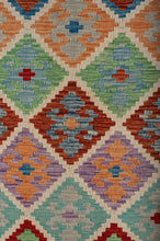 Load image into Gallery viewer, Kilim 582x403cm