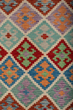 Load image into Gallery viewer, Kilim 582x403cm