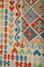 Load image into Gallery viewer, Kilim 582x403cm