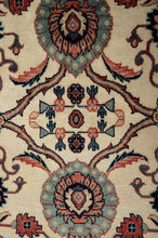 Load image into Gallery viewer, Sultanabad 551x297cm