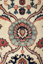 Load image into Gallery viewer, Sultanabad 551x297cm