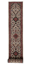Load image into Gallery viewer, Sarouk Runner 560x78cm