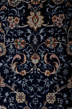 Load image into Gallery viewer, Kashan 277x180cm