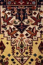 Load image into Gallery viewer, Quchan 200x131cm