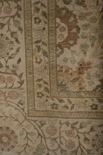 Load image into Gallery viewer, Sultanabad 530x300cm