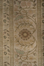 Load image into Gallery viewer, Sultanabad 530x300cm