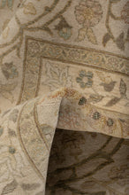 Load image into Gallery viewer, Sultanabad 530x300cm