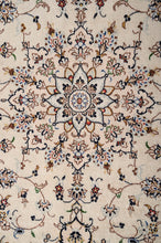 Load image into Gallery viewer, Kashan 305x198cm