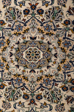 Load image into Gallery viewer, Kashan 346x246cm